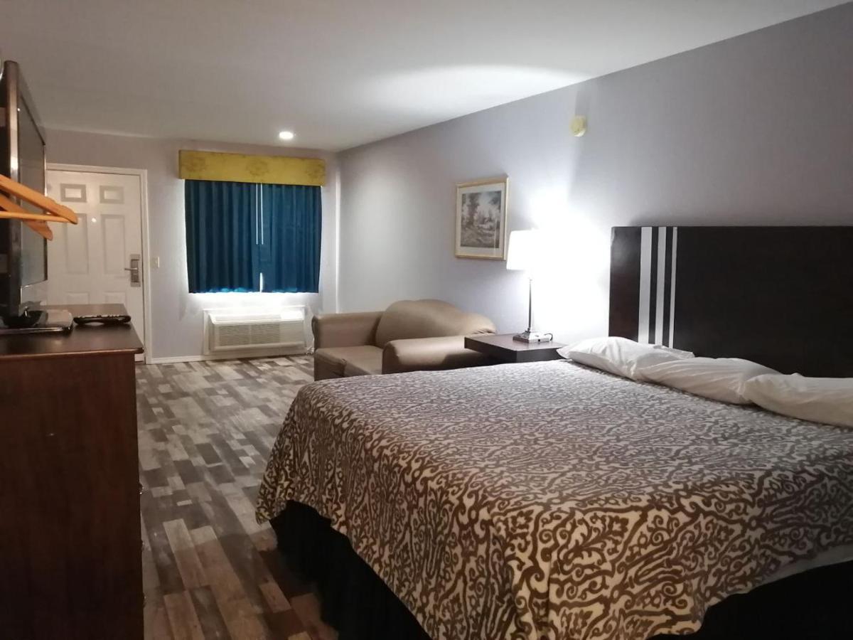 Riata Inn - Crystal City Eksteriør bilde